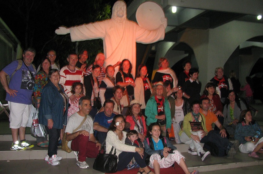 Tandilgo Gure Abestiak abesbatzako kideak Camboriuko 'Cristo de Luz'-en (argazkia GA)