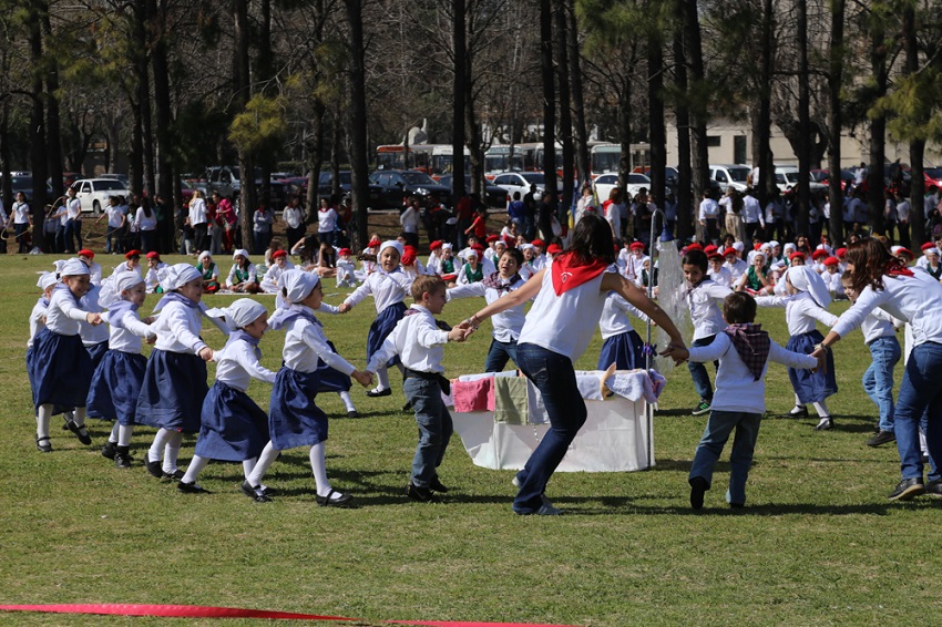 Danzas vascas, el turno de los txikis