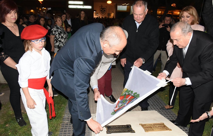 Commemorative plaques