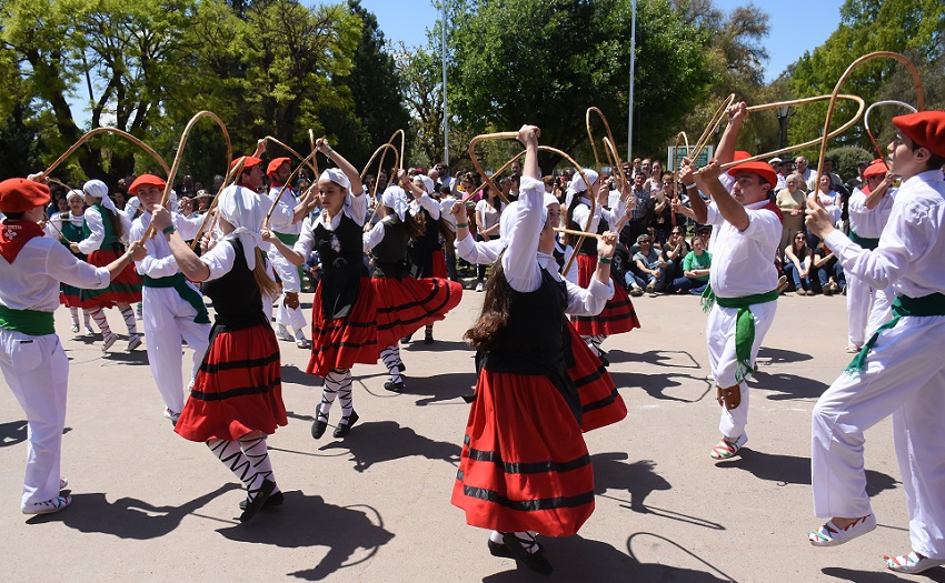 Danzas de Plaza IV