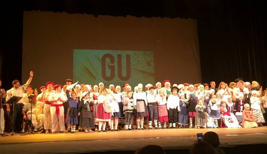 Final bow by everyone who participated in “Gu,Us,” on and off the stage