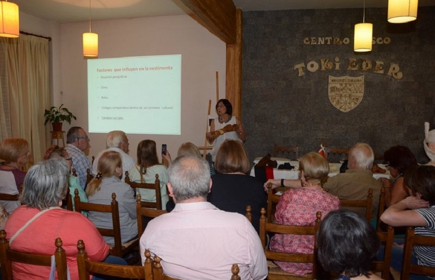 Basque traditional dress in the development of the culture