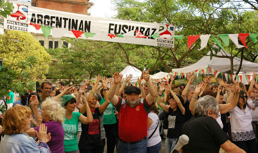 Excelente clima, mucha alegría y cantidad de gente en la fiesta aniversario de Argentinan Euskaraz