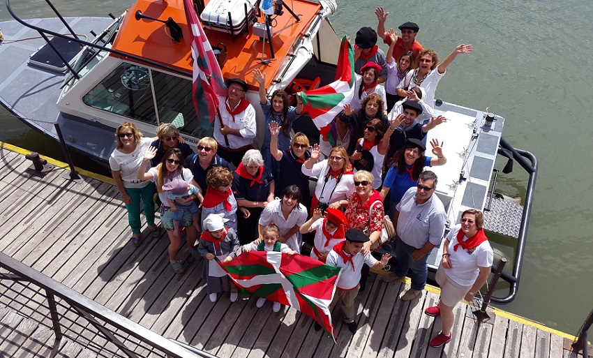 Members of the Bahia Blanca and Viedma-Carmen de Patagones Basque clubs ready for the festivities to begin