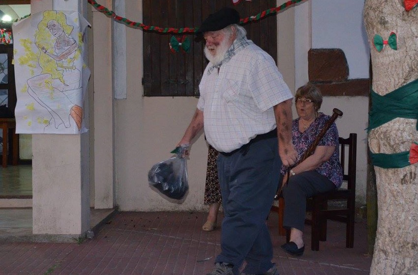 Coal for the children in Chascomus?