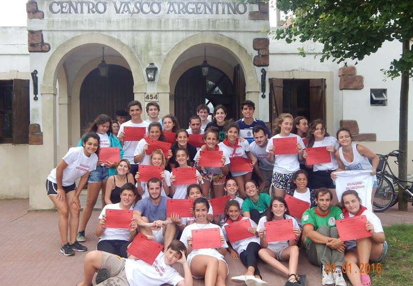 Protagonistas del Udaleku 2016 organizado por el Zingirako Euskaldunak de Chascomús (foto Victoria Paulsen)