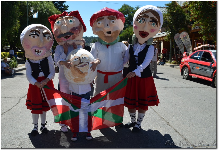 Los cabezudos de la familia Burundarena