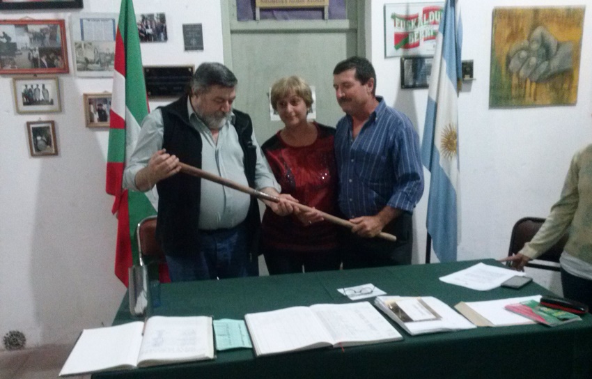 Outgoing president, Juan Itcea, giving the baton, makila, to the new president Raul Taretto