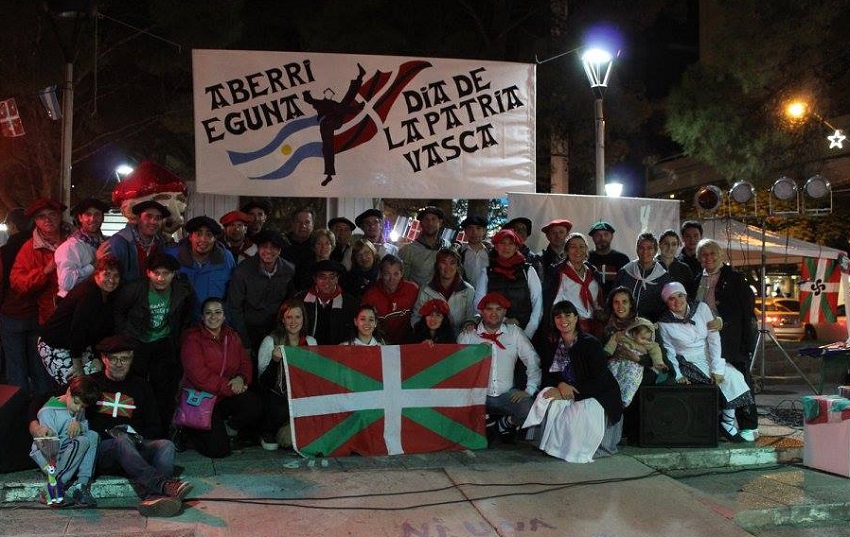 La presentación oficial de la Euskal Etxea del Comahue fue el pasado 9 de abril con representación de las colectividades vascas de Córdoba, Río Cuarto, Viedma y Patagones, Bariloche y San Martín de los Andes (foto Inés Ibarra)