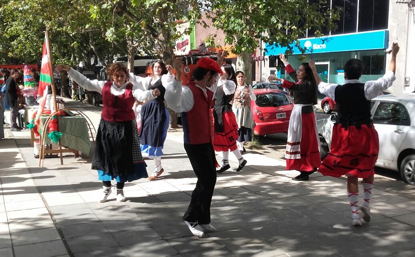 Dancing in the plaza