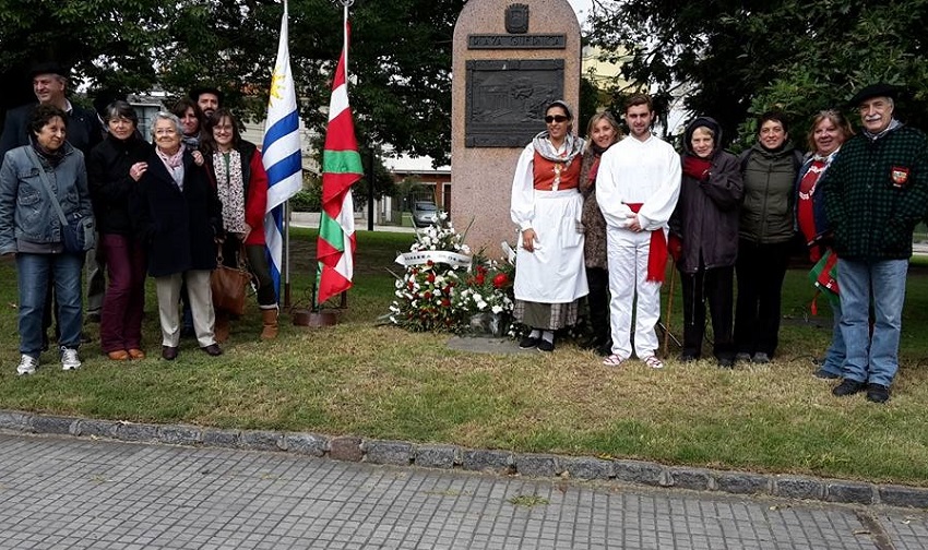 Members of the Euskaro Center, Haize Hegoa and FIVU remembering the Bombing of Gernika