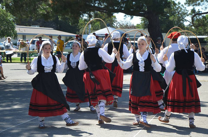 Exhibición de euskal dantza