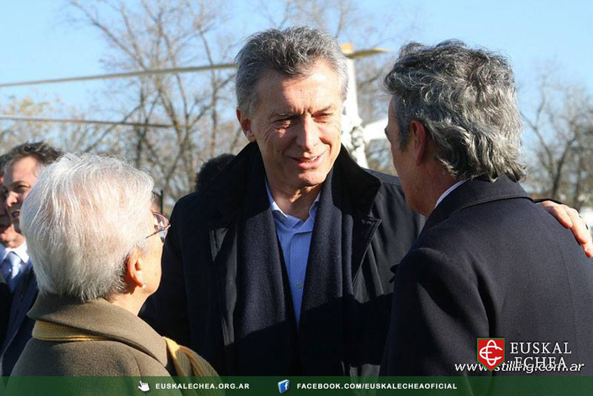 El presidente argentino Macri con los responsables de Euskal Echea Izaskun Ordoqui y José Luis Barros (foto Euskal Echea)