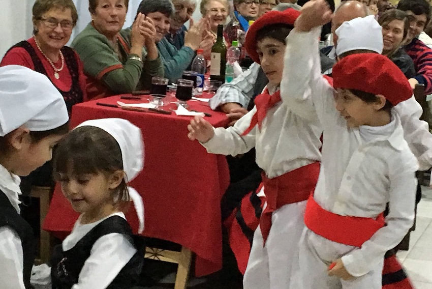 La fiesta aniversario por el 18º aniversario del Centro Vasco Euskal Sustraiak de Trenque Lauquen fue el pasado 11 de junio