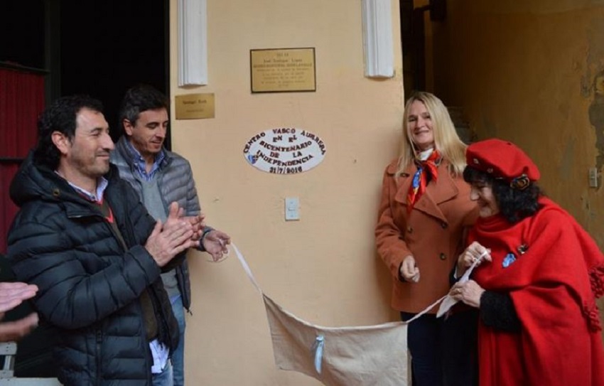 En la actividad en homenaje a San Ignacio de Loyola, el Centro Aurrera de Baradero también conmemoró el Bicentenario de la Declaración de la Independencia Argentina