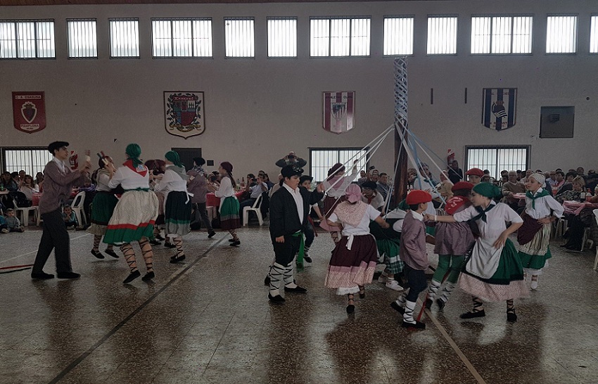 The first Basque Weekend organized by the Euzko Alkartasuna Basque Club in Macachin took place September 3-October 2