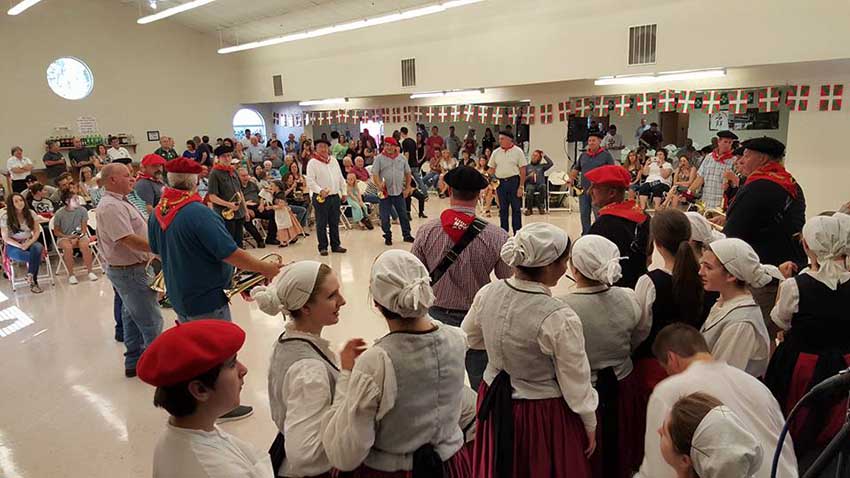 Klika and dantzaris at the 2016 Rocklin Basque Picnic (photo Christine Michelena Bonson)