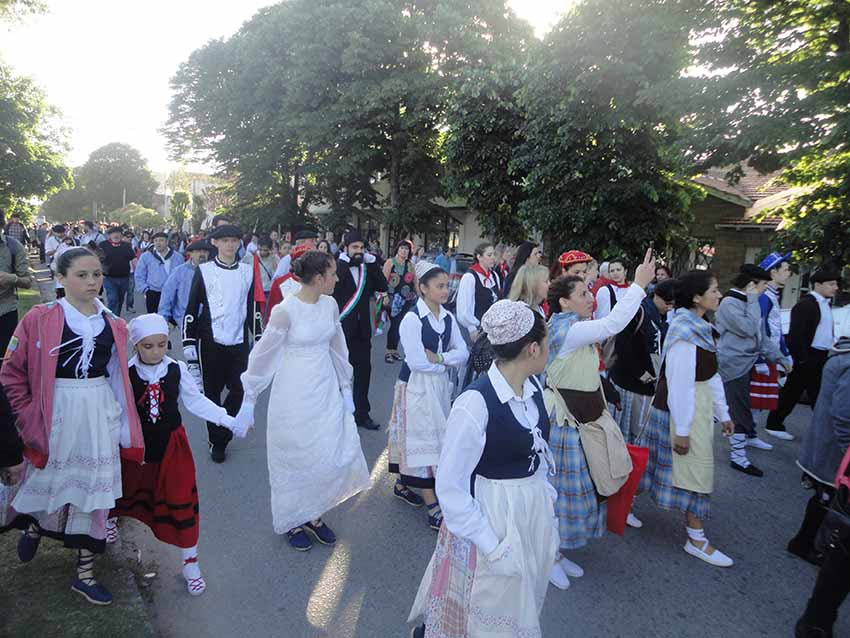 Sharing the Basque feast ambiance