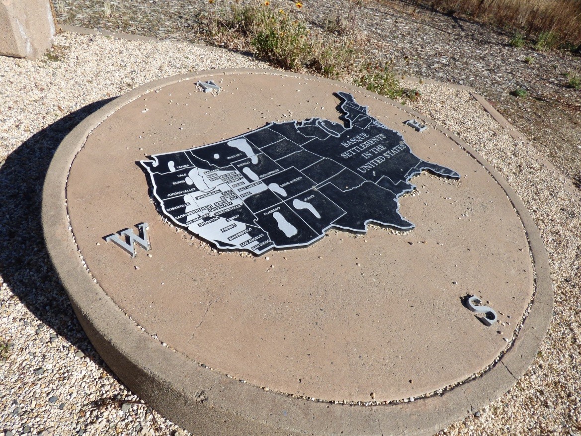 New plaques at the Monument 04