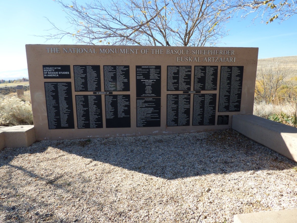 New plaques at the Monument 03
