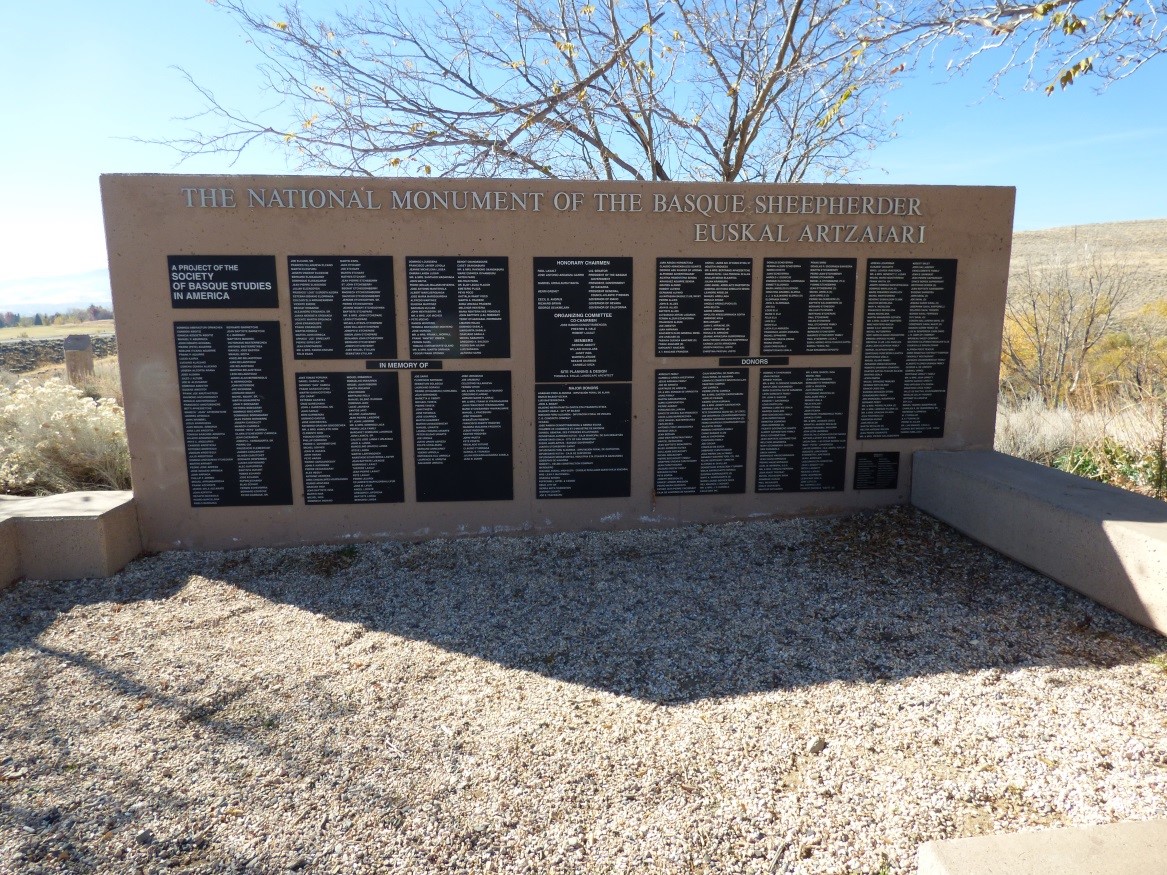 Repuestas las placas en el Monumento 03