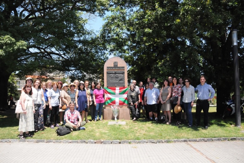 Euskal Erria remembers Gernika