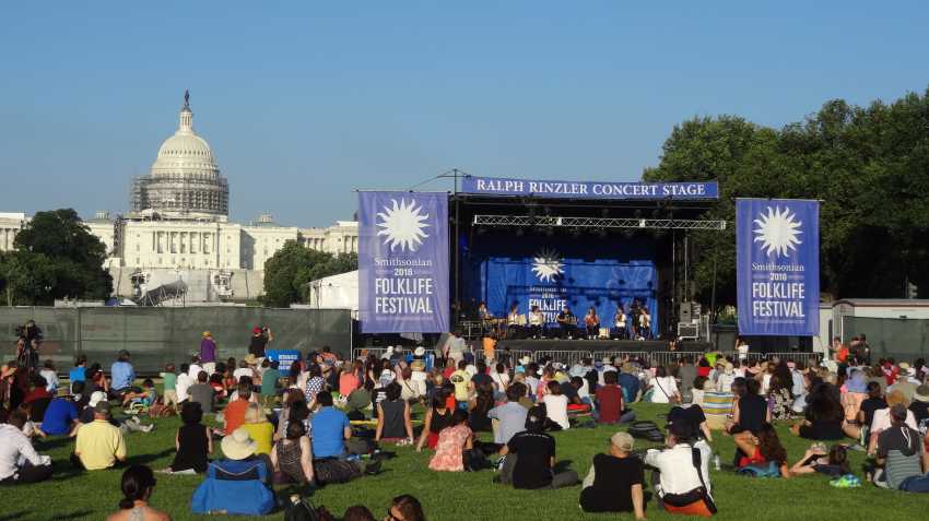 Washington DC hiriburuko 'National Mall' delakoa, Kapitolioa atzean, euskaldunei eskainitako Folk Life Festivalen (irudiak EuskalKultura.com)