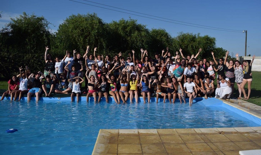 Udaleku 2017 participants and companions enjoying the pool! 