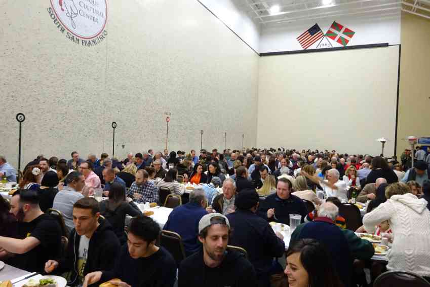 The cancha at the Basque Cultural Center in San Francisco last weekend at dinner time (photos EuskalKultura.com)