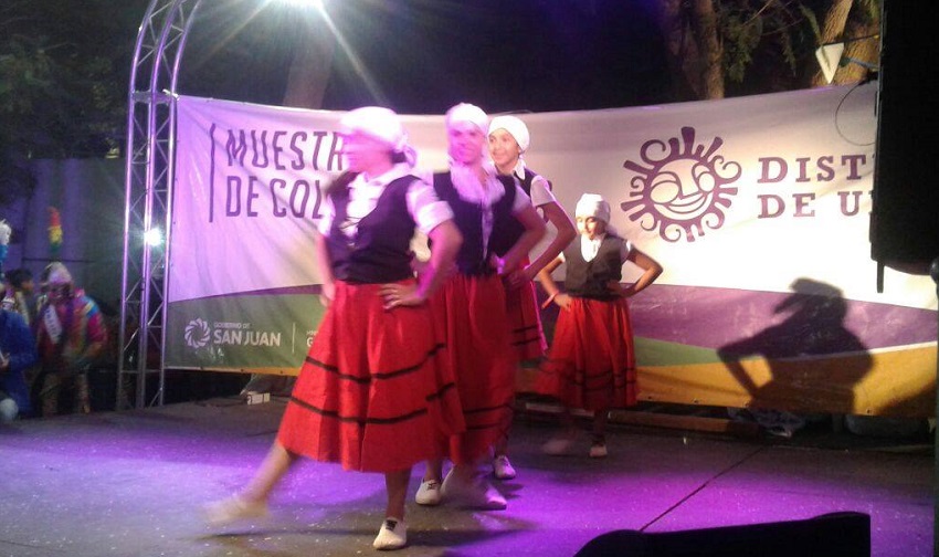 Dantzaris del Eusko Etxea en la Fiesta del Sol de San Juan