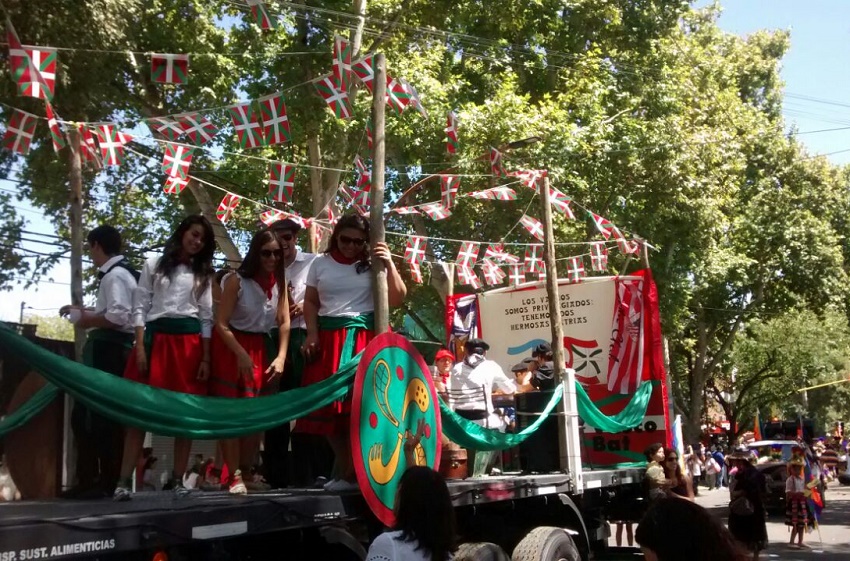 Centro Vasco Denak Bat en la Fiesta Nacional de la Vendimia