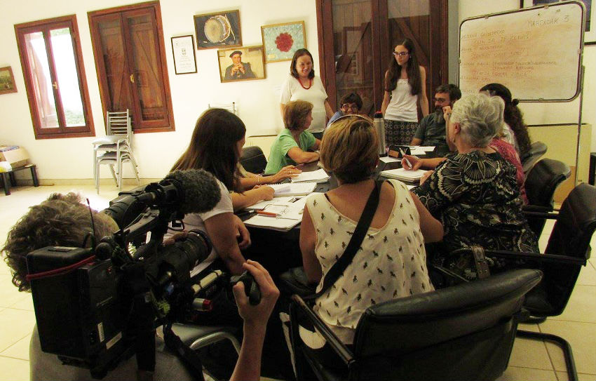 Los trabajadores de la Cadena Arte reuniendo material para el documental sobre la diáspora vasca