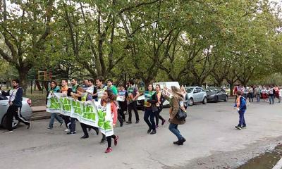 Korrikalaris from the Euzko Etxea in the streets of Necochea