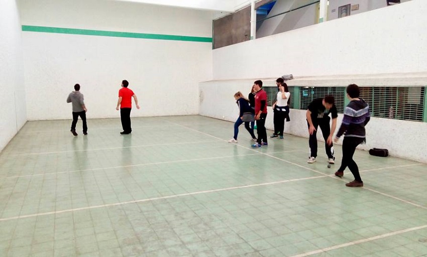 En Bahía, taller de pelota a mano