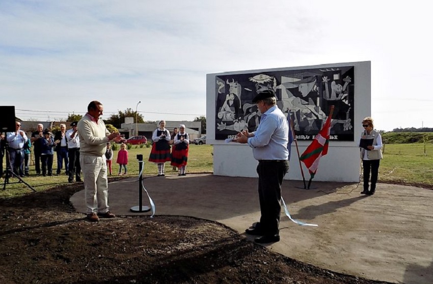 New Gernika Mural in Tres Arroyos