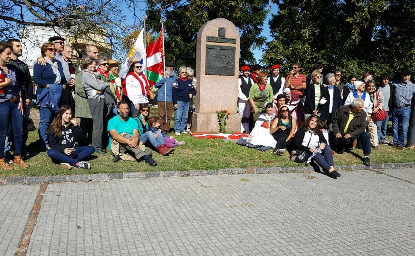 En Montevideo, homenaje de FIVU