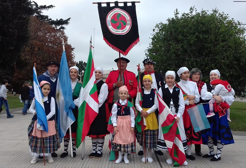 Members of Guillermo Larregui Basque Club in Chacabuco representing the community in traditional costumes at the festivities on May 25th