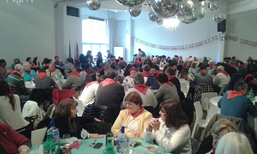 Almuerzo multitudinario en La Plata