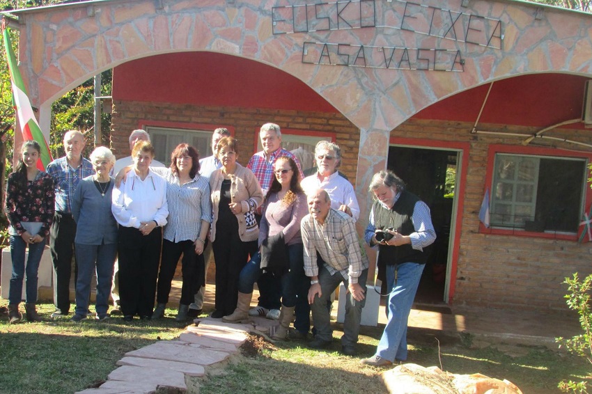 Image of some of the participants of the Basque-Argentine-Guarani Cultural Festival organized in 2017 by the Eusko Etxea in Corpus Christi (photoEE) 