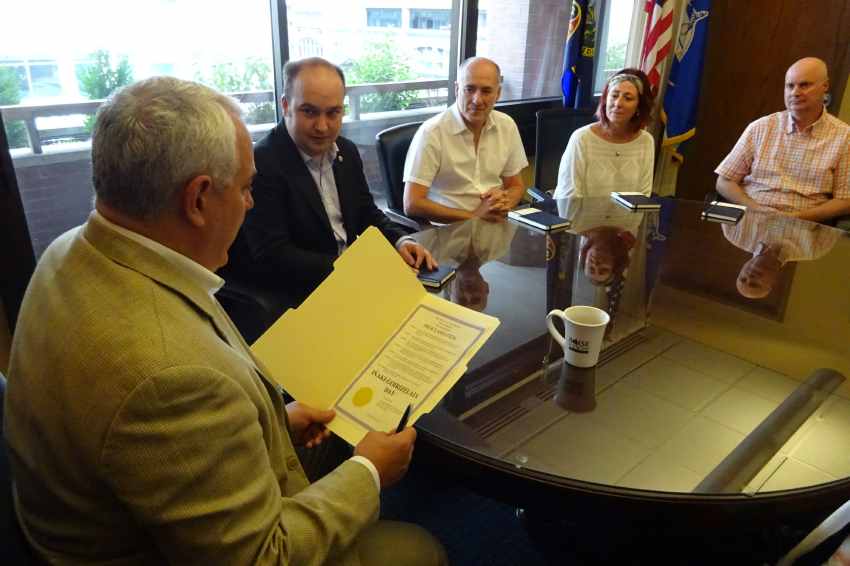 Reunión en euskera con el alcalde Dave Bieter