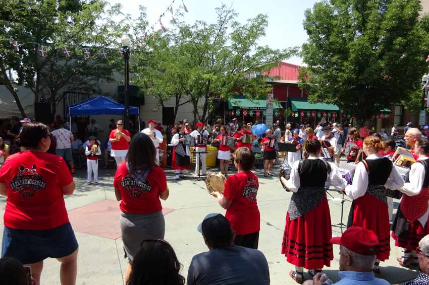 Txantxangorriak at the Basque Block