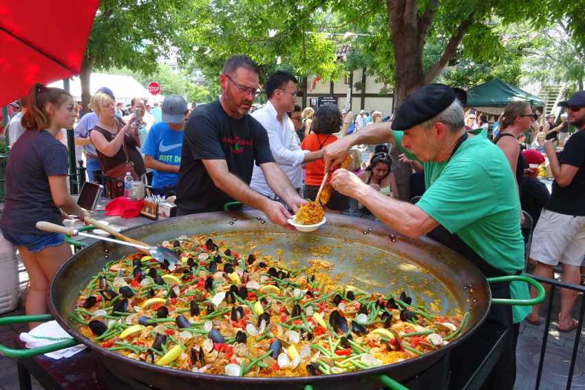 So that the stomach does not complain, paella of the Basque Market
