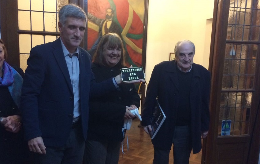 Naming ceremony at the “Askatasuna eta Bakea” Library at the Zazpirak Bat Basque Club in Rosario