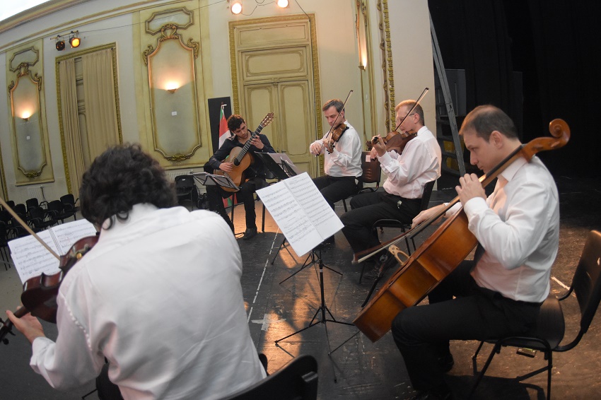 “Gernika: iruditik soinura” (Gernika, from image to sound) at the Pasaje Dardo Rocha Cultural Center in La Plata