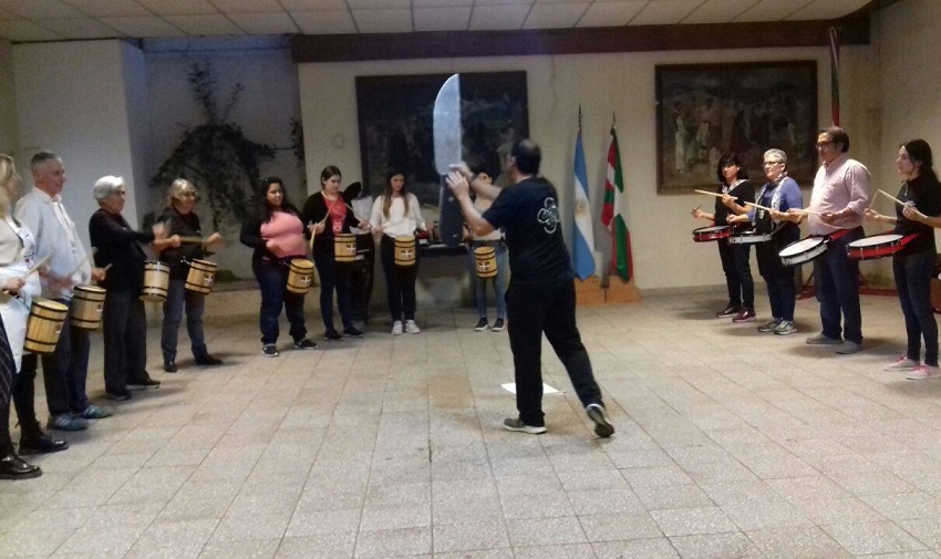 The Euskal Etxeas gathering held in Pergamino included a Tamborrada workshop