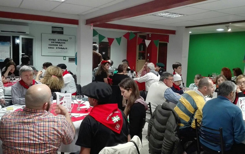 Cena de camaradería en el cierre del IVº Encuentro de Euskal Etxeas patagónicas 