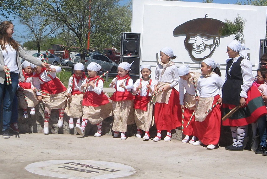 Las txikis también bailaron…