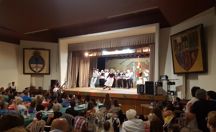 Danzas vascas en la Euskal Etxea (III)