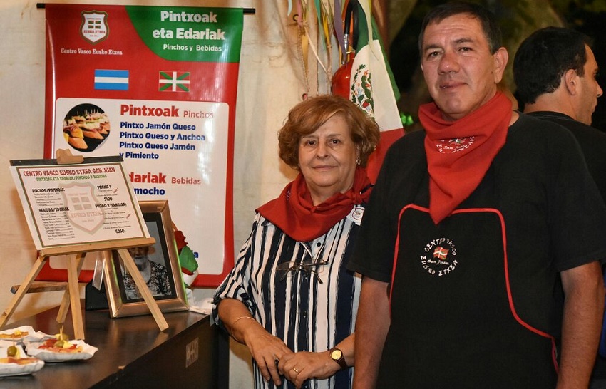 El retrato en blanco y negro de Ofelia, inspiración de los voluntarios del stand vasco de la Fiesta del Sol de San Juan 2018