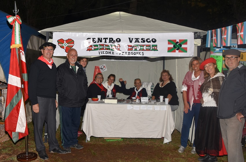 Aberri Etxea-k euskal standa muntatu du, lehen aldiz, Patagoniako Burujabetza Jaian